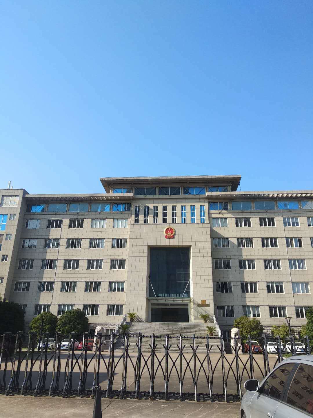 金湖县人民法院大门